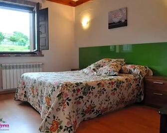 Hotel Restaurante La Parra - La Franca - Bedroom
