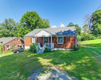 7 Mi to Dtwn: Apt w/ Spacious Yard in Nashville - Nashville - Building