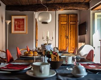 Boutique Hotel Al Palazzo Rosso - Neive - Eetruimte