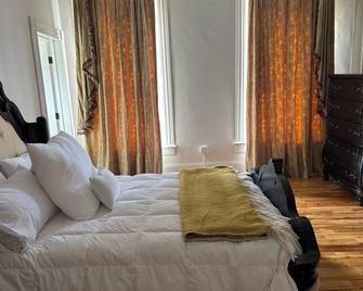 Bonaparte Castle - Salisbury