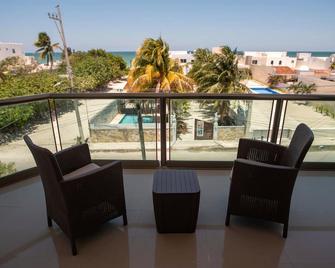 Modern villa with private pool, 1 block from the Ocean - Chicxulub - Varanda