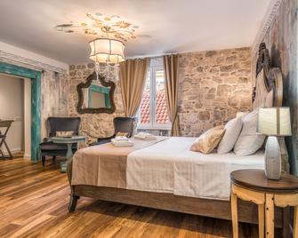 Plaza Marchi Old Town - Mag Quaint & Elegant Boutique Hotels - Split - Bedroom