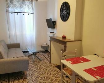 Petit Appart Entier Au Coeur Des Rempart - Carpentras - Huiskamer
