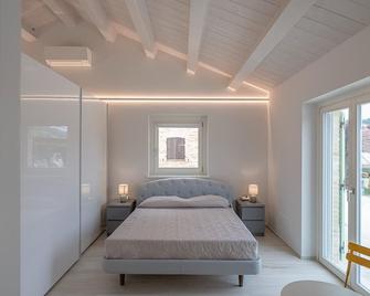 Stylish panoramic Villa with private pool - Montelupone - Habitación