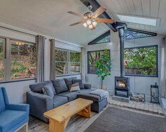 Cozy Modern House seconds from Roaring Fork River - Glenwood Springs - Sala de estar