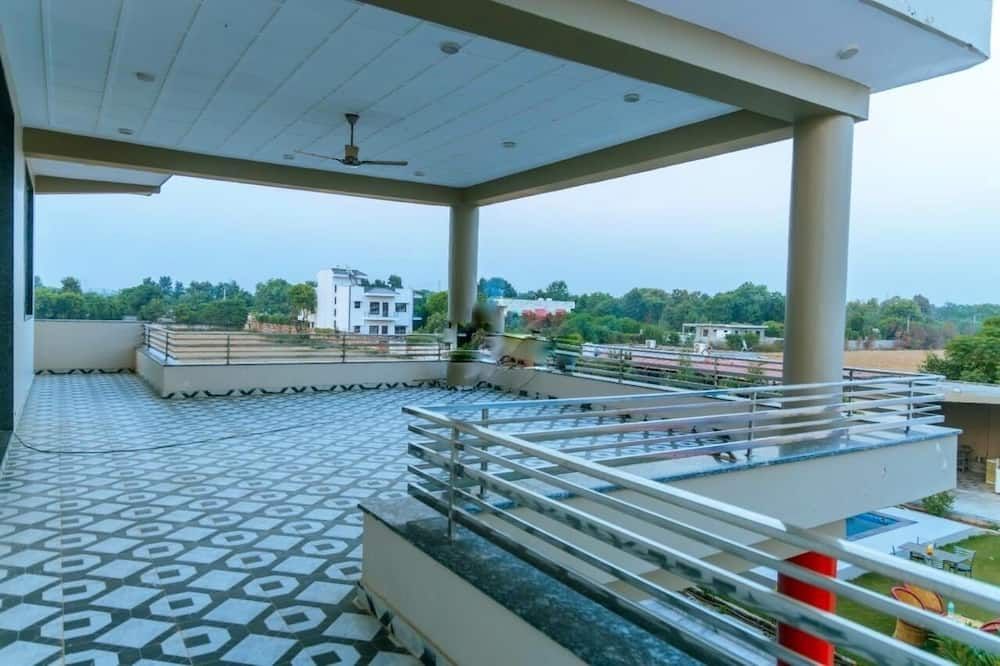 Gobravo 11 6bhk Farm With Pool Sohna Road Gurgaon - Gurugram - Balkon