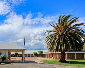 Country Gardens Motor Inn - Cowra - Außenansicht