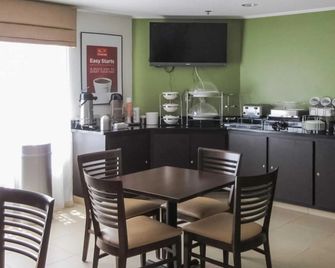 Ramada by Wyndham Albany GA - Albany - Restaurace