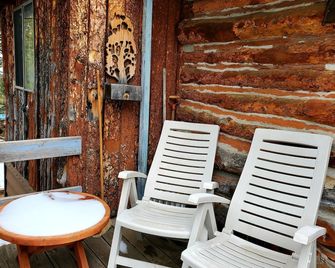 1900's Log Cabin with Spectacular Valley View - Pine - Patio