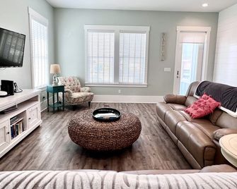 Gulf view newly built home. Beautifully decorated, pet friendly! - Port St. Joe - Sala de estar