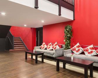 Ramada by Wyndham Oxford - אוקספורד - סלון