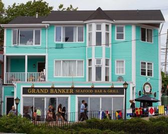 Brigantine Inn & Suites - Lunenburg - Building