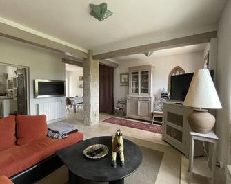 House with private swimming pool and jacuzzi at the foot of Ventoux - Mollans-sur-Ouvèze - Sala de estar
