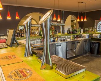 Damara Mopane Lodge - Khorixas - Bar