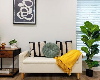 San Antonio Charming Cozy&quiet 1brm Downtown/Riverwalk/Pearl/Zoo - San Antonio - Living room