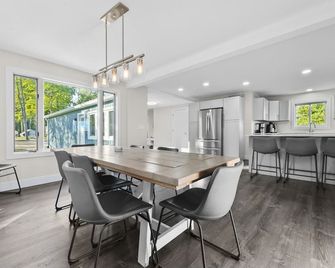 Lakefront - Spacious Family Getaway with Dock! - Prudenville - Balcony