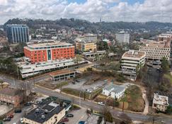 Vulcan’s Hideout / Colorful C2 - Birmingham - Edificio