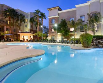 Holiday Inn Express & Suites Phoenix - Glendale Sports Dist By IHG - Glendale - Svømmebasseng