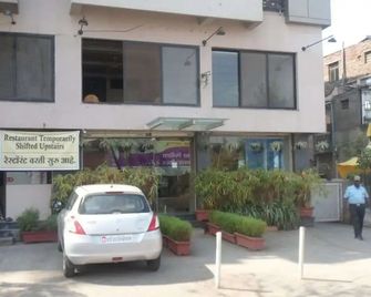 Hotel Rajmahal - נשיק - בניין