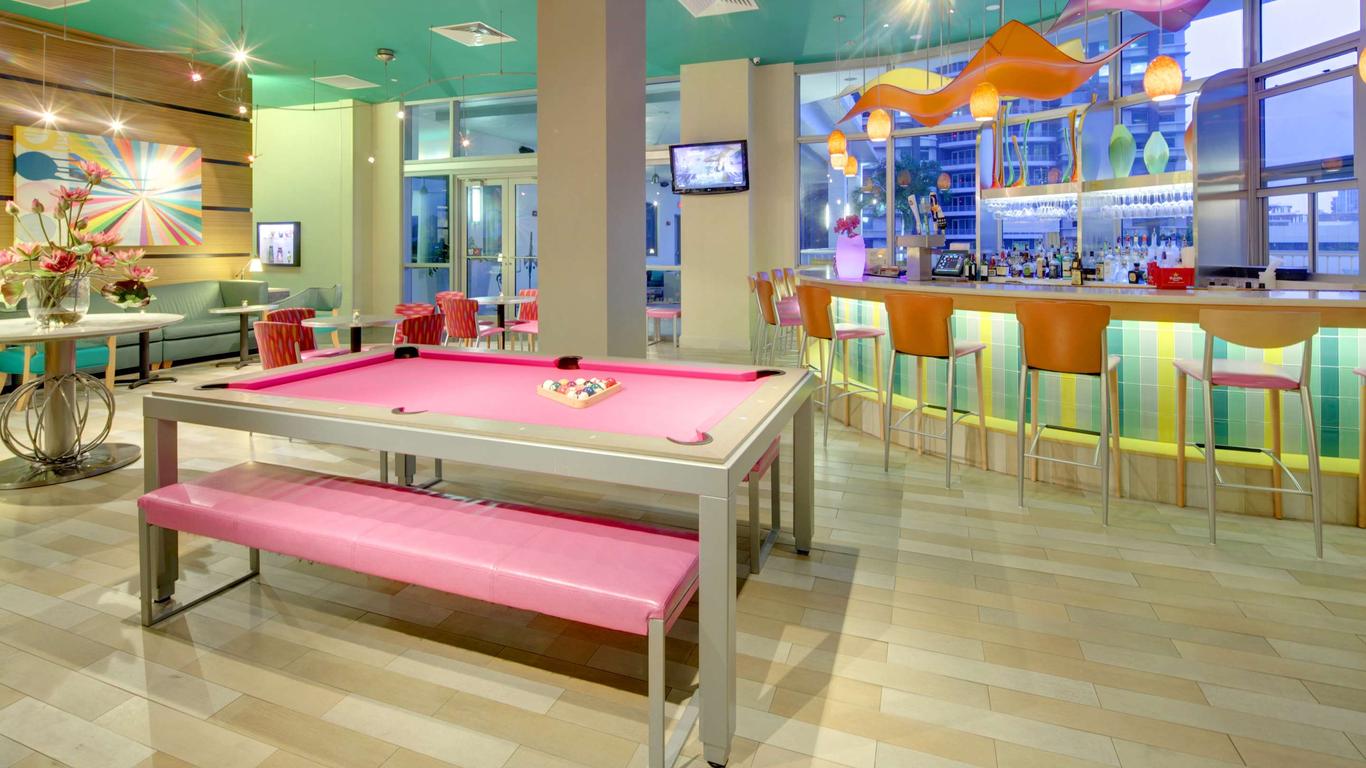 نزل وأجنحة هيمبتون من قبل هيلتون ميامي بيركل داون تاون