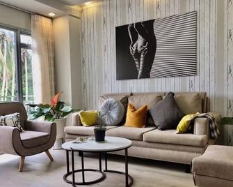 D Arc Leisure Home By The Sea - Panglao - Wohnzimmer