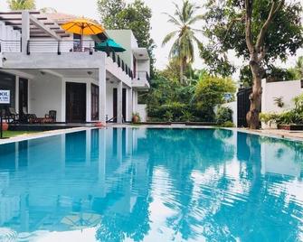 Siluni's Villa - Anuradhapura - Uima-allas
