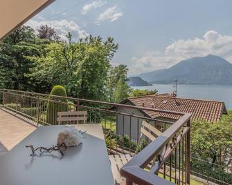 Candy House - Varenna - Balcón