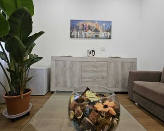 Be Your Home - La Darsena Guest House - Civitavecchia - Living room