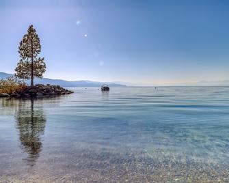 Charming & classic condo with WiFi, gas fireplace, full kitchen, & deck - Incline Village - Beach