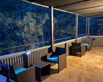 Green Sparrow's Nest - Green Mountain Falls - Balcony