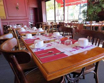 Hôtel Terminus - Pizzeria Pizz'a gogo - salle de sport - face à la gare - Lons-le-Saunier - Restaurant