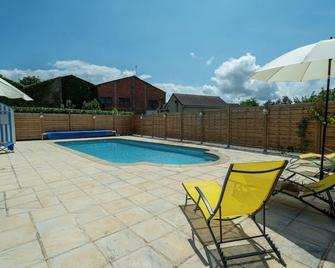 Le Relais Du Canalou - Digoin - Pool