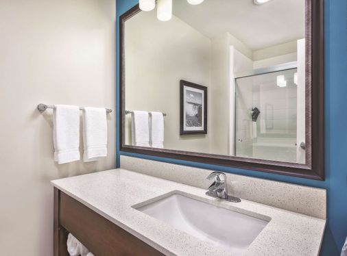 La Quinta Inn & Suites by Wyndham Niagara Falls - Cataratas del Niágara - Baño