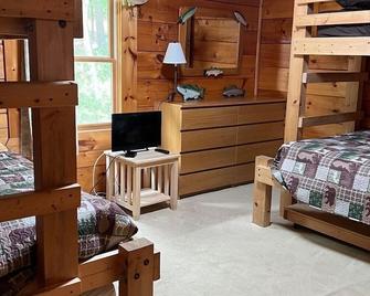 2 Primary Suites - Spacious Log Home - Incredible Mountain Views and Location - McGaheysville