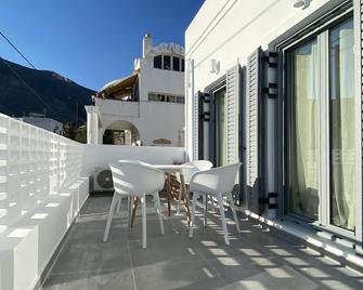Marton Perissa - Perissa - Balcone