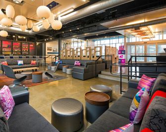 Aloft Louisville East - Louisville - Area lounge