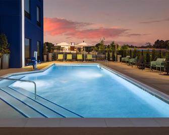 Home2 Suites by Hilton Cleveland - Cleveland - Uima-allas