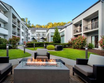 Courtyard by Marriott Tarrytown Westchester County - Tarrytown - Innenhof