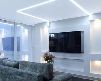 Valymar Inn International Home Hotel - Cali - Phòng khách