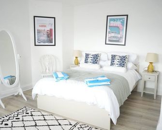 Fun Energetic Oasis in Islington - Sleeps6 - London - Bedroom