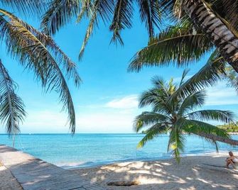 Seafar Resort - Ko Kut - Beach