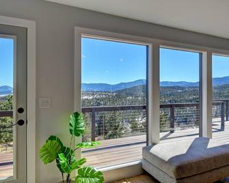 Wonderful Mountain Scenic Views with Freestanding Arcade - Bailey - Balcony