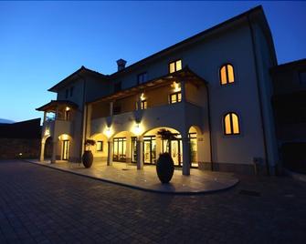 Hotel Malovec - Divača - Gebouw