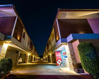 Bangsean Hotel - צ'ונבורי - בניין