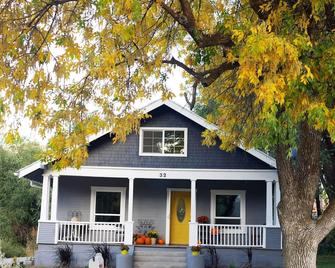 Quiet, Convenient Location w/ Great Amenities-Full Kitchen-Washer/Dryer-5g Wifi - Hyrum - Building