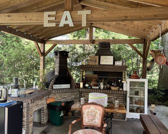 Luxury Winter Gateaway - Port Perry - Patio