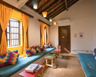 Gostops Lite Calangute - Calangute - Living room