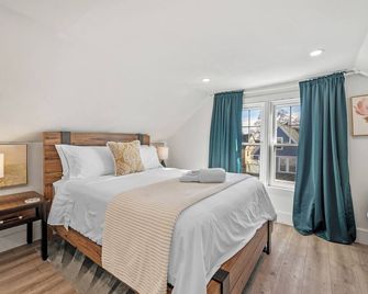 Renovated 3rd-Floor Retreat | 3 Beds | Roslindale Village - Boston - Bedroom