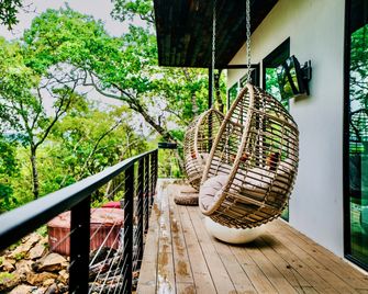 Missing Hotel - Marble Falls - Balkon