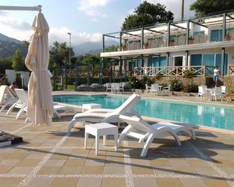 Hotel Promenade Bleu - Pioppi - Piscina